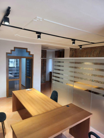 zogu-i-zi-jepet-me-qera-zyre-big-4