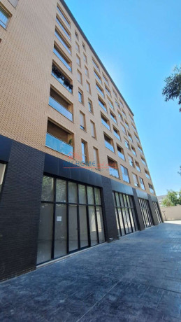 dyqan-ne-shitje-te-xhamlliku-tirane-big-0