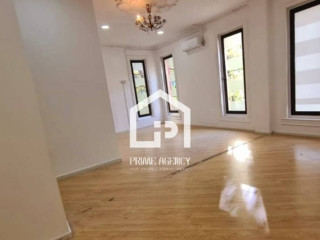 JEPET ME QIRA : AMBJENT ZYRE : TORRE DRINI - CENTER