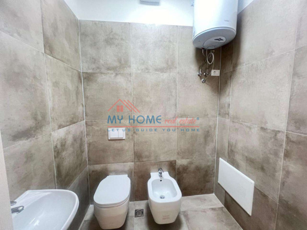 zyre-me-qera-komuna-e-parisit-ne-tirane-big-2