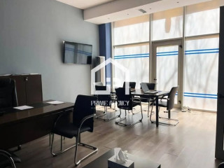 JEPET ME QIRA : Ambjent biznesi/Zona: BLLOKUT/pranë super market Spar