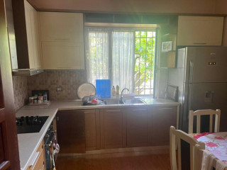 Laprake jepet me qera 1+1