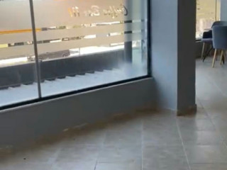 Kamez shitet ambjent komercial