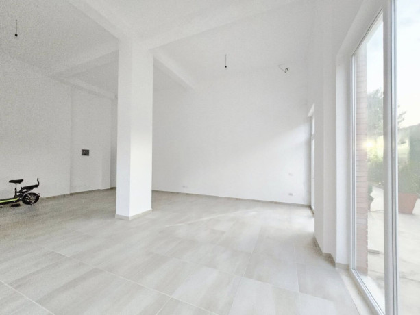 jepet-me-qira-njesi-ambjent-biznesi-prane-spitalit-nene-tereza-big-2