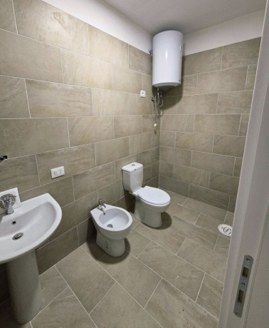 jepet-me-qira-njesi-ambjent-biznesi-prane-spitalit-nene-tereza-big-3