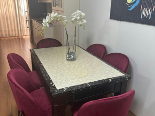 Tek Liqeni jepet me qera 2+1