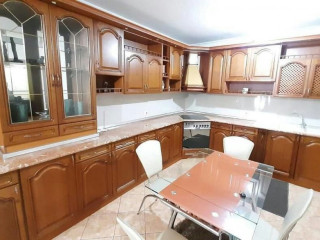 Stacioni i trenit jepet me qera 2+1