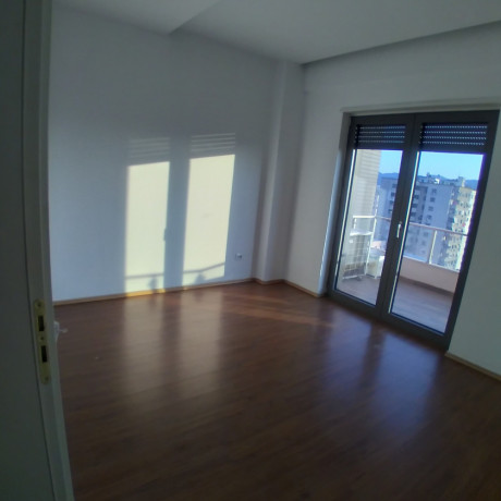 jepet-shtepi-me-qera-per-ne-pallat-i-ri-21-zona-stacioni-trenit-zogu-i-zi-big-0