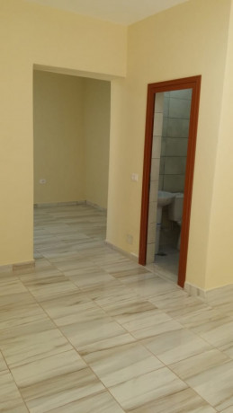 jepet-ambjent-komercial-me-qera-per-ne-pallat-i-ri-zona-rr-fortuzi-mine-peza-big-0