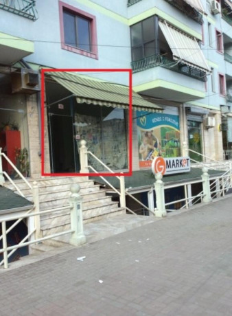 ambjent-komercial-per-shitje-per-ne-pallat-i-ri-garsoniere-zona-ali-demi-tregu-elektrik-big-0