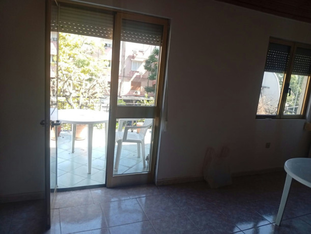 xhamlliku-jepet-me-qera-vile-big-3