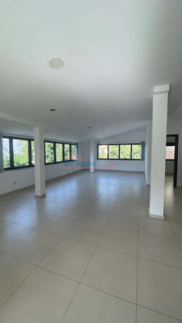 zyre-me-qera-tek-brryli-tirane-big-2