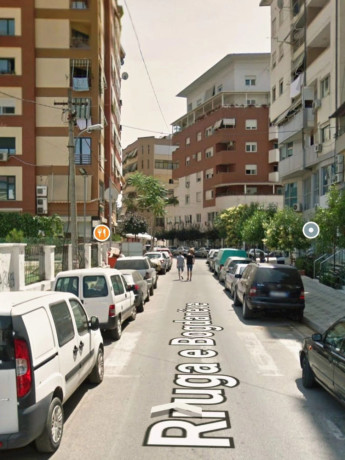 shitet-garazh-zona-rruga-e-bogdaneve-big-0