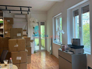 Zyre me Qira ne Bllok Tirane