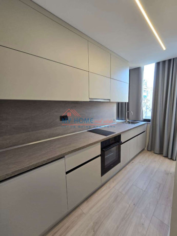 shiten-3-studio-tek-pazari-i-ri-ne-tirane-big-0