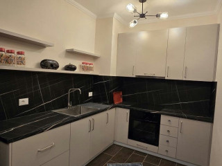 Shtepi me qera, Pallat i Ri 2+1 Yzberisht / Misto Mame