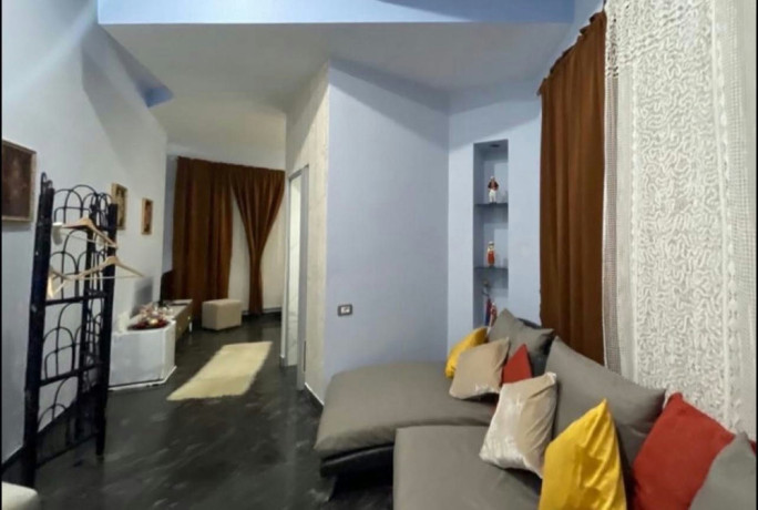 shtepi-me-qera-pallat-egzistues-garsoniere-pazari-i-ri-9-katshet-barrikada-big-0