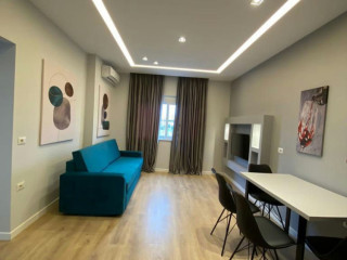 Shtepi me qera, Pallat i Ri 2+1 Blloku Ambasadave / Inxh. Ndertimit