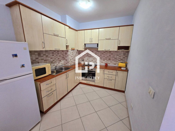 jepet-me-qira-apartament-21-2-qender-rruga-barrikadave-big-2