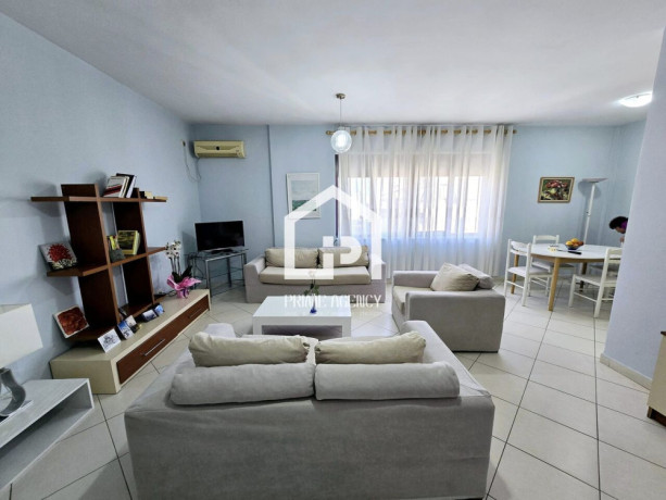 jepet-me-qira-apartament-21-2-qender-rruga-barrikadave-big-0