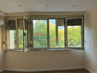 Zyre me qera Qender Tirane