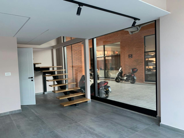 ambjent-komercial-me-qera-pallat-i-ri-yzberisht-misto-mame-big-2