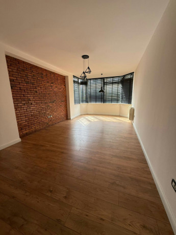 shtepi-me-qera-pallat-i-ri-21-komuna-parisit-kristal-center-big-1