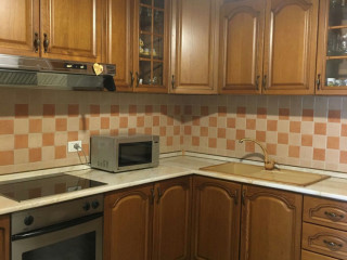 Shtepi me qera, Pallat i Ri 3+1 Pazari i ri / 9-katshet / Barrikada