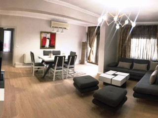 JEPET ME QERA: : SUPER Apartament 3+1+2_ Zona: QENDER_ PIAZZA