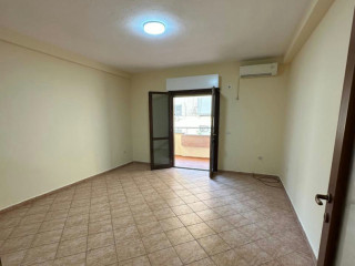 Shtepi me qera, Pallat i Ri 2+1 Selite / Kodra e Diellit