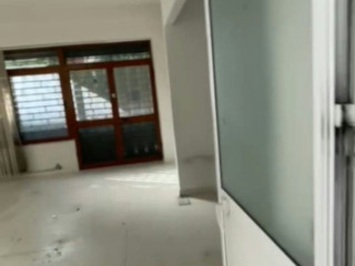 Ambjent Komercial me qera, Pallat i Ri Stacioni Trenit / Zogu i Zi