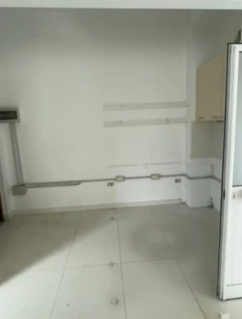 ambjent-komercial-me-qera-pallat-i-ri-stacioni-trenit-zogu-i-zi-big-1