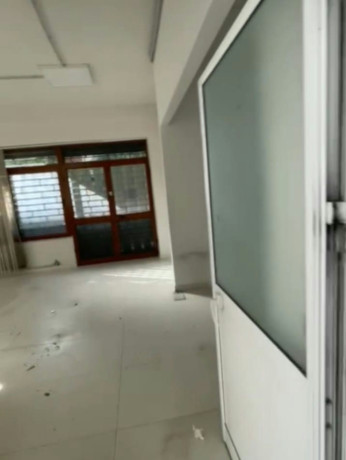 ambjent-komercial-me-qera-pallat-i-ri-stacioni-trenit-zogu-i-zi-big-0