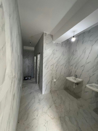 ambjent-komercial-me-qera-pallat-i-ri-ali-demi-tregu-elektrik-big-0