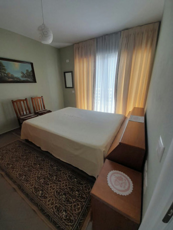 shtepi-me-qera-pallat-i-ri-21-komuna-parisit-kristal-center-big-1