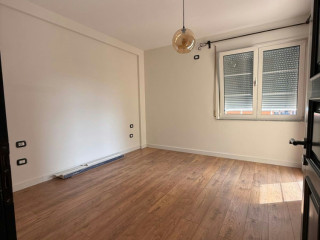 Shtepi me qera, Pallat i Ri 2+1 Komuna Parisit / Kristal Center