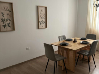 Shtepi me qera, Pallat Egzistues 2+1 Rr. Durresit / Prokuroria