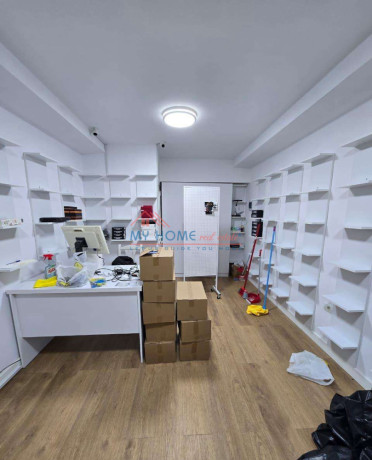 dyqan-ne-shitje-tek-sheshi-wilson-ne-tirane-big-0