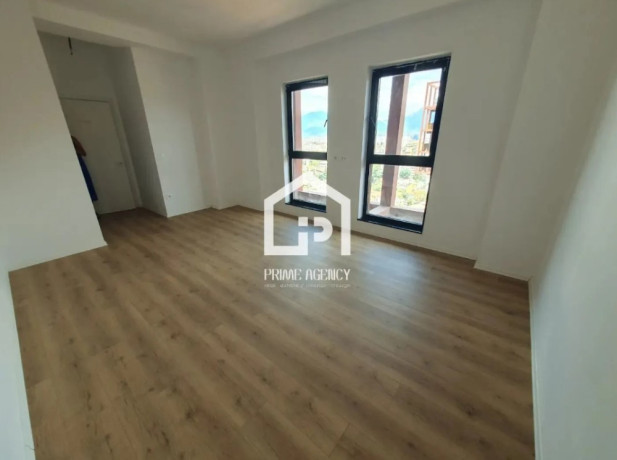 zyre-me-qira-qender-tirane-big-1