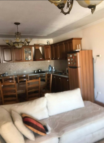 shtepi-per-shitje-per-banim-ne-pallat-i-ri-31-zona-komuna-parisit-kristal-center-big-0