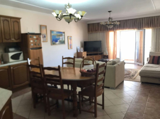 shtepi-per-shitje-per-banim-ne-pallat-i-ri-31-zona-komuna-parisit-kristal-center-big-1