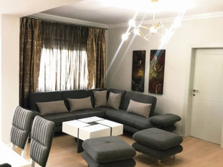 JEPET ME QERA: SUPER Apartament 3+1+2_ Zona: QENDER_ PIAZZA