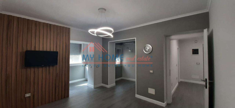 zyre-me-qera-tek-pazari-i-ri-ne-tirane-big-0