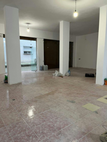 magazine-me-qera-pallat-i-ri-komuna-parisit-kristal-center-big-1