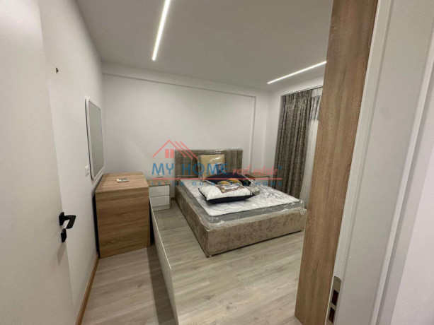 apartament-11-me-qera-tek-zogu-i-zi-big-3