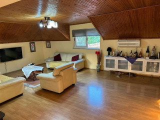 Shtepi me qera, Vile 2+1 Vile: 3 Kateshe Ministria e jashtme / Brryli