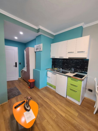 ambjent-komercial-per-shitje-per-biznes-ne-pallat-i-ri-zona-rr-e-kavajes-21-dhjetori-big-0